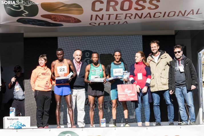 Fotos: Thierry Ndikumwenayo y Lucy Maiwa triunfan en el Cross de Soria