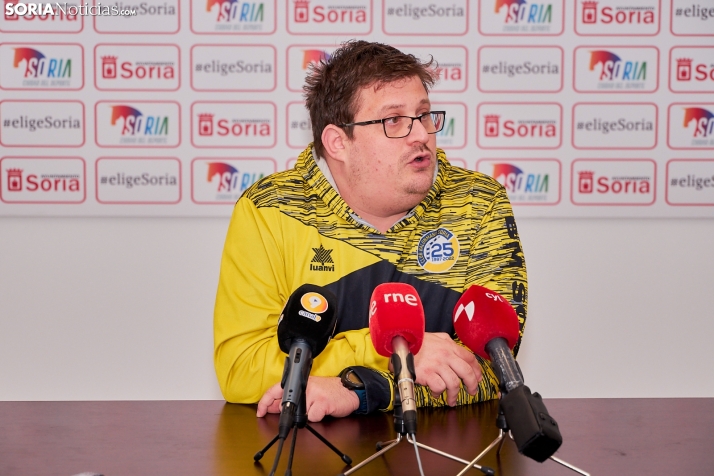 Lluelles pide cautela a los suyos para derrotar al BM Arroyo