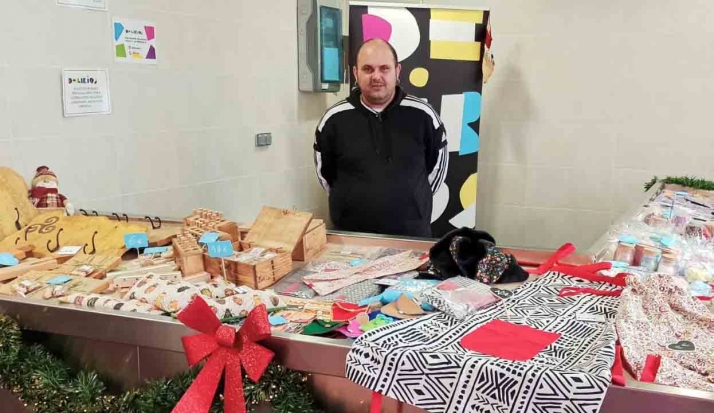 Asovica inicia la campaña navideña con la venta de sus productos artesanales Delirios Fadess Shop