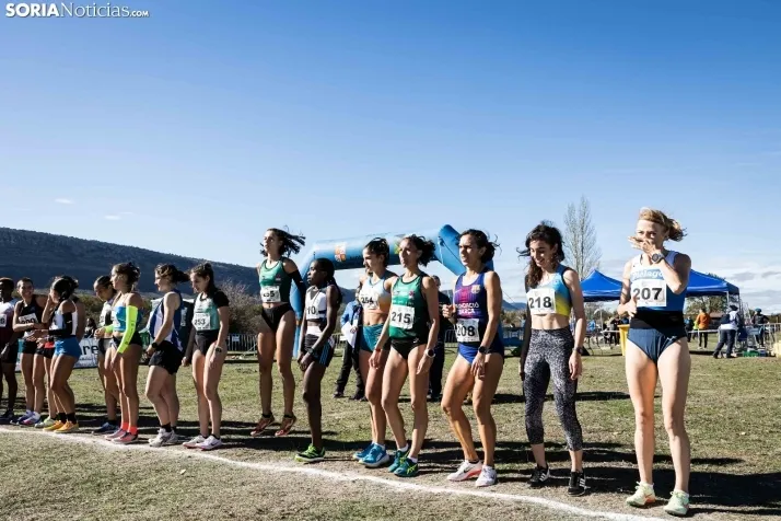 Fotos: Thierry Ndikumwenayo y Lucy Maiwa triunfan en el Cross de Soria