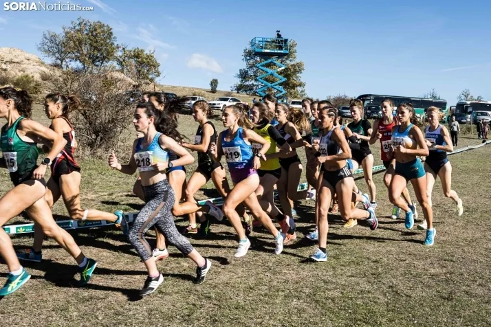 Fotos: Thierry Ndikumwenayo y Lucy Maiwa triunfan en el Cross de Soria