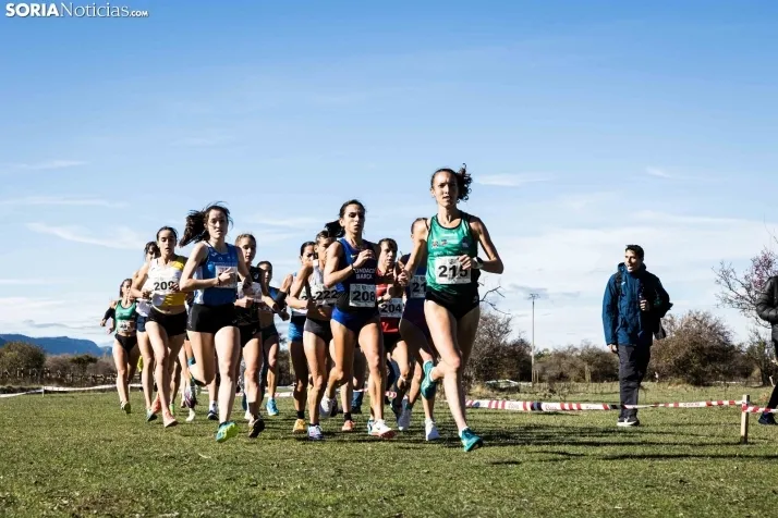 Fotos: Thierry Ndikumwenayo y Lucy Maiwa triunfan en el Cross de Soria