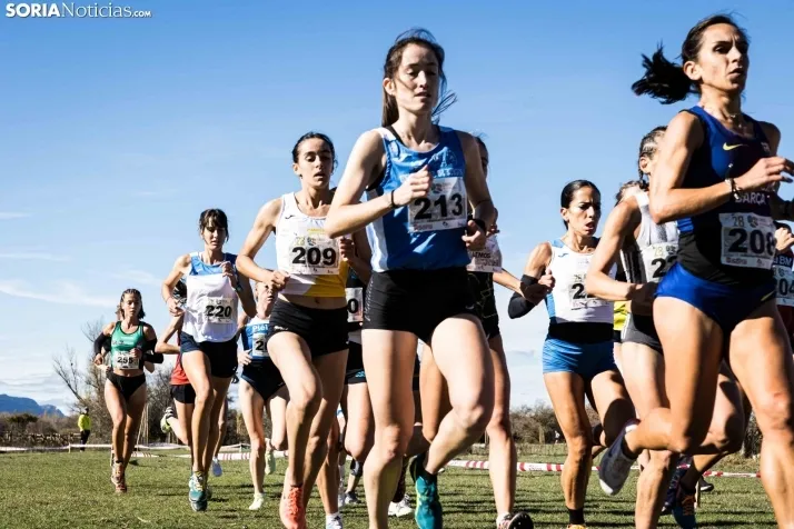 Fotos: Thierry Ndikumwenayo y Lucy Maiwa triunfan en el Cross de Soria