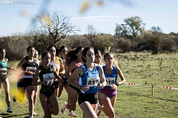 Fotos: Thierry Ndikumwenayo y Lucy Maiwa triunfan en el Cross de Soria