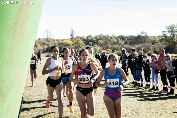 Fotos: Thierry Ndikumwenayo y Lucy Maiwa triunfan en el Cross de Soria