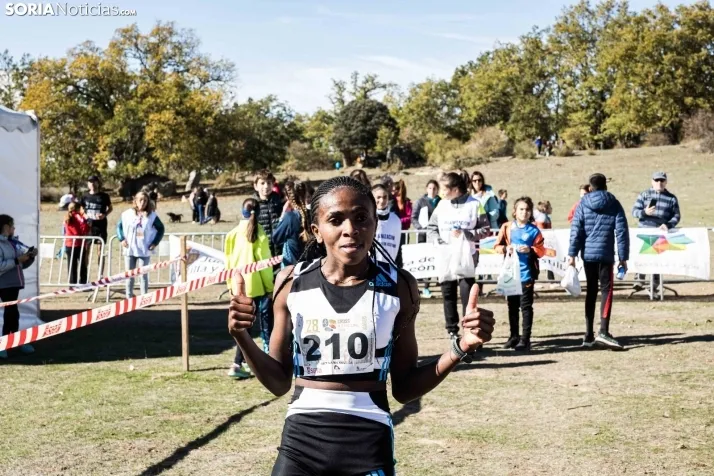 Fotos: Thierry Ndikumwenayo y Lucy Maiwa triunfan en el Cross de Soria