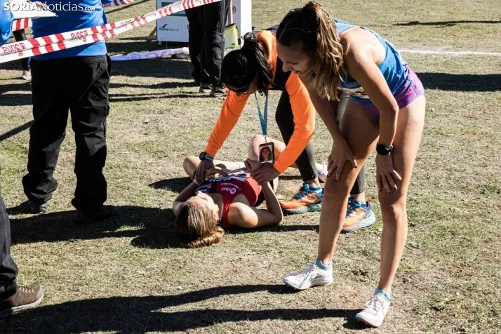 Fotos: Thierry Ndikumwenayo y Lucy Maiwa triunfan en el Cross de Soria