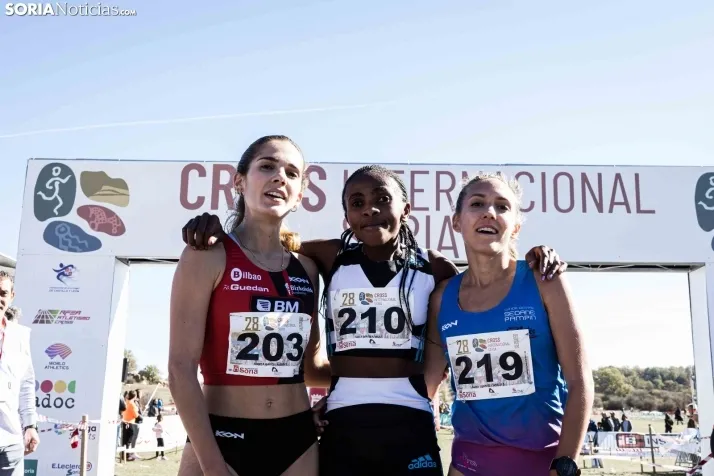 Fotos: Thierry Ndikumwenayo y Lucy Maiwa triunfan en el Cross de Soria