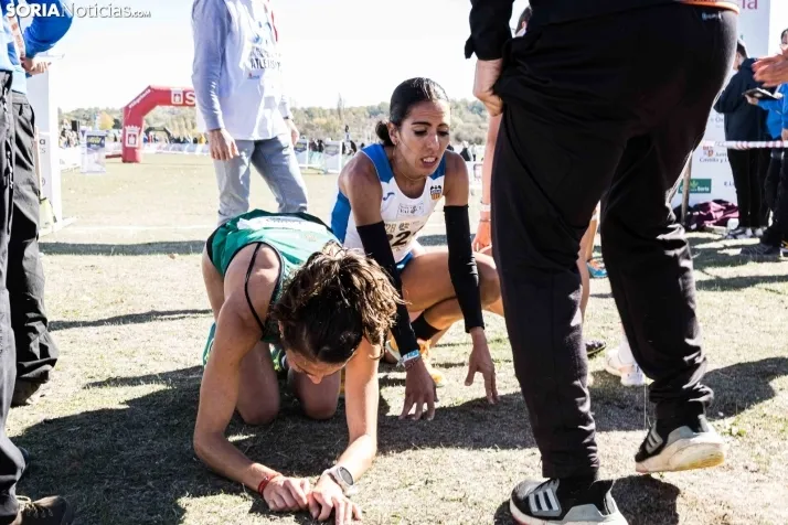 Fotos: Thierry Ndikumwenayo y Lucy Maiwa triunfan en el Cross de Soria