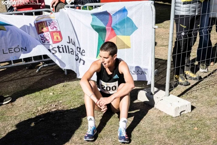 Fotos: Thierry Ndikumwenayo y Lucy Maiwa triunfan en el Cross de Soria
