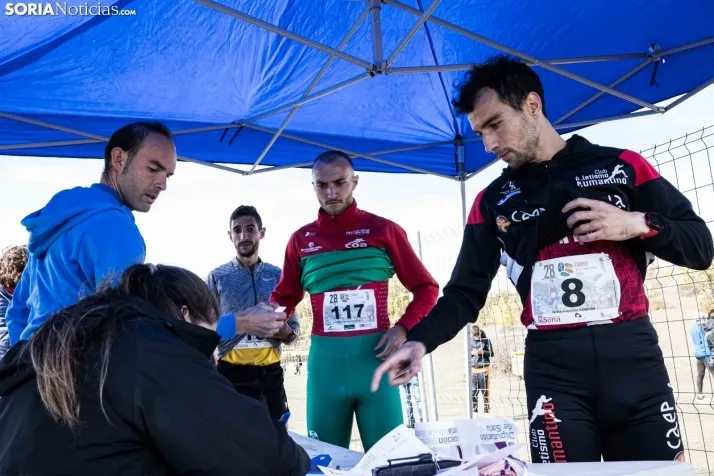 Fotos: Thierry Ndikumwenayo y Lucy Maiwa triunfan en el Cross de Soria