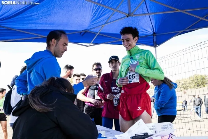 Fotos: Thierry Ndikumwenayo y Lucy Maiwa triunfan en el Cross de Soria