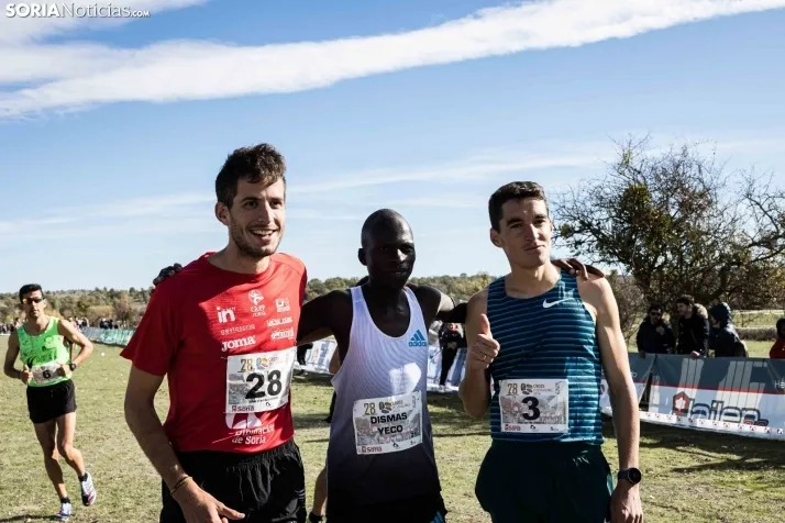 Fotos: Thierry Ndikumwenayo y Lucy Maiwa triunfan en el Cross de Soria