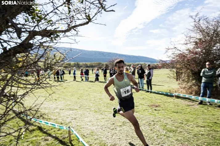 Fotos: Thierry Ndikumwenayo y Lucy Maiwa triunfan en el Cross de Soria