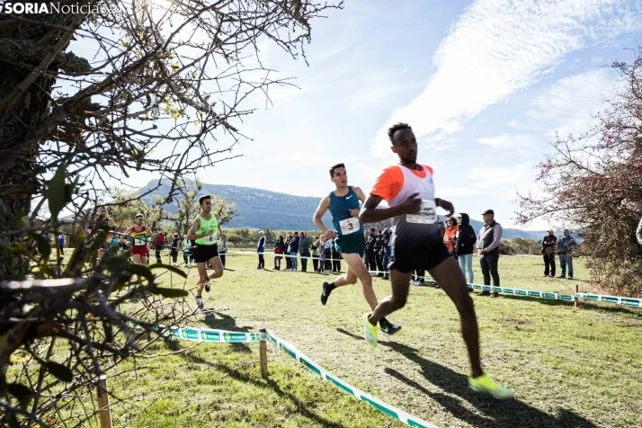 Fotos: Thierry Ndikumwenayo y Lucy Maiwa triunfan en el Cross de Soria