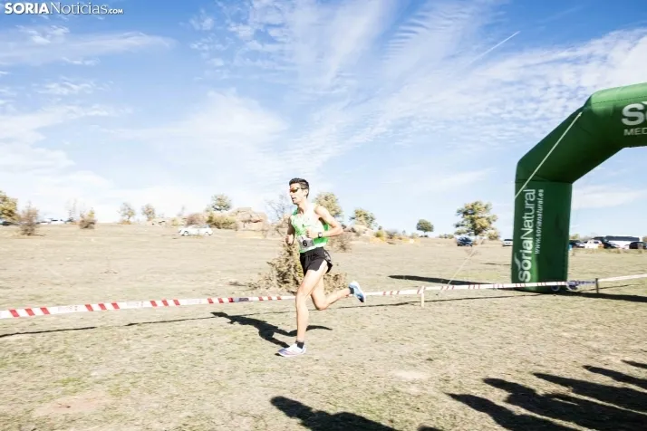 Fotos: Thierry Ndikumwenayo y Lucy Maiwa triunfan en el Cross de Soria