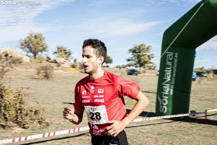 Fotos: Thierry Ndikumwenayo y Lucy Maiwa triunfan en el Cross de Soria