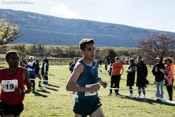 Fotos: Thierry Ndikumwenayo y Lucy Maiwa triunfan en el Cross de Soria