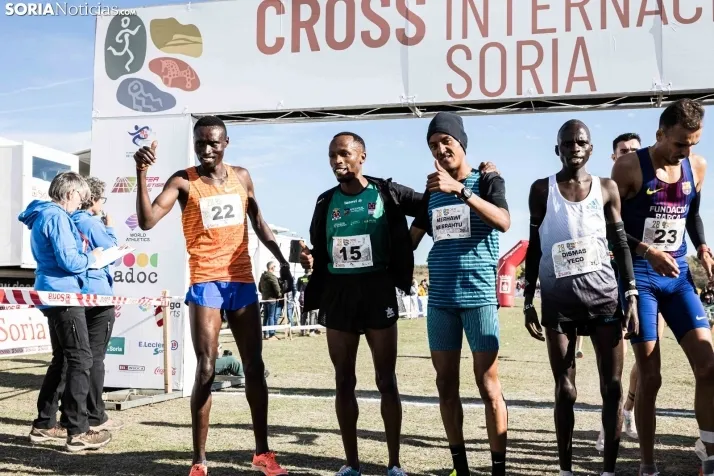Fotos: Thierry Ndikumwenayo y Lucy Maiwa triunfan en el Cross de Soria