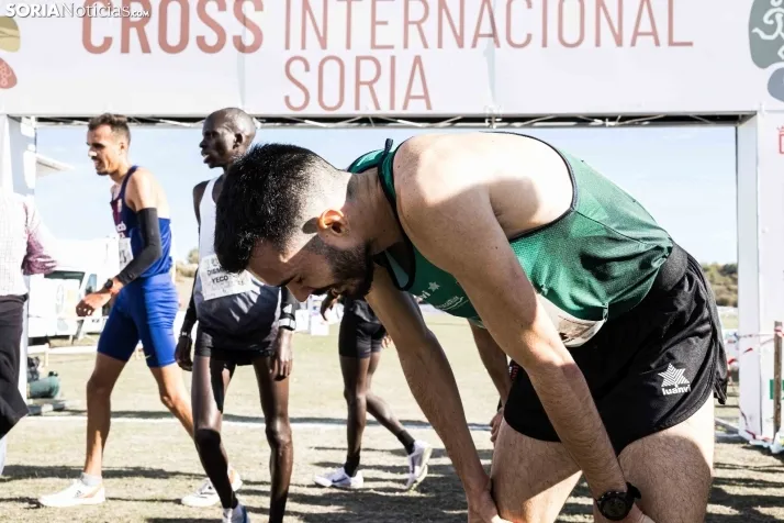 Fotos: Thierry Ndikumwenayo y Lucy Maiwa triunfan en el Cross de Soria