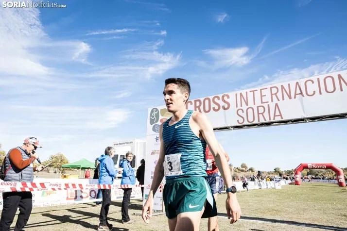 Fotos: Thierry Ndikumwenayo y Lucy Maiwa triunfan en el Cross de Soria