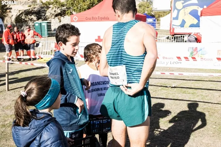 Fotos: Thierry Ndikumwenayo y Lucy Maiwa triunfan en el Cross de Soria