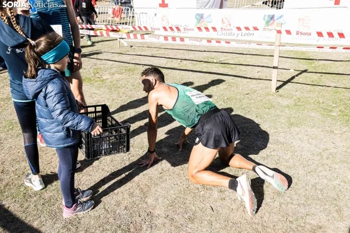Fotos: Thierry Ndikumwenayo y Lucy Maiwa triunfan en el Cross de Soria