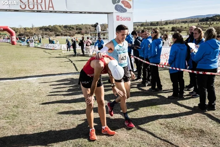 Fotos: Thierry Ndikumwenayo y Lucy Maiwa triunfan en el Cross de Soria