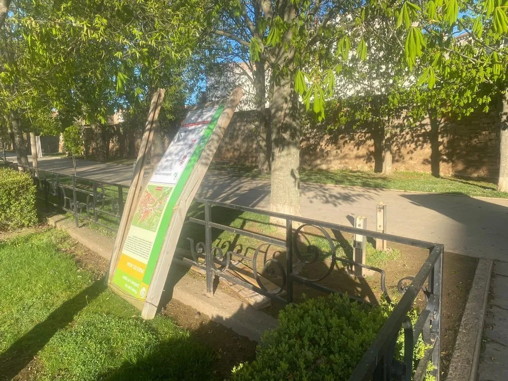 Foto 10 - Fotos: &Aacute;greda clama contra el vandalismo: lavabos reventados, cristales rotos o grafitis