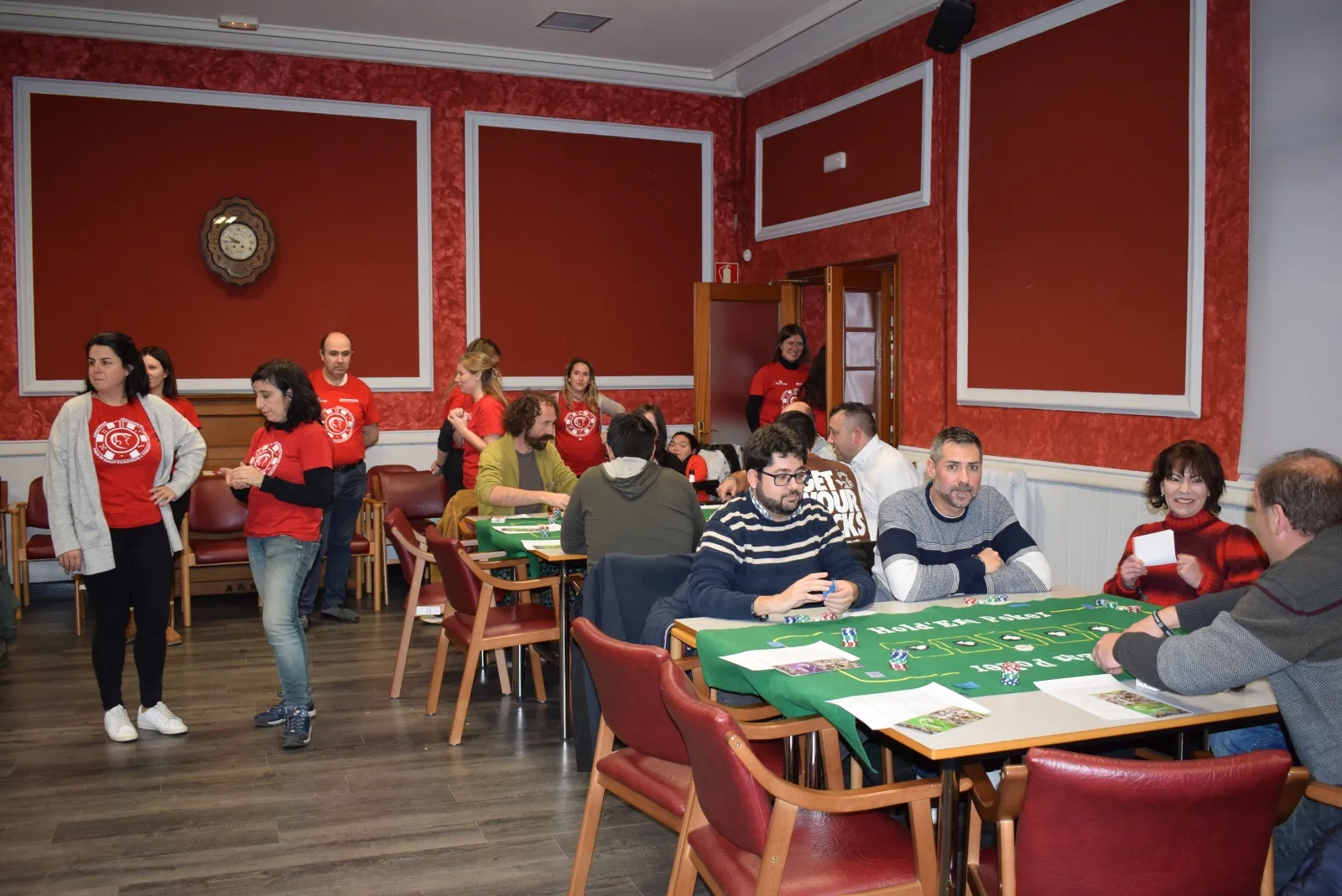 Foto 10 - M&aacute;s de medio centenar de jugadores en el XI Torneo Ben&eacute;fico de P&oacute;ker Aspace