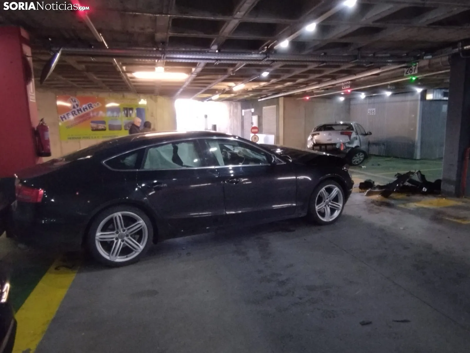 Foto 7 - Im&aacute;genes: aparatoso accidente en un c&eacute;ntrico parking de Soria