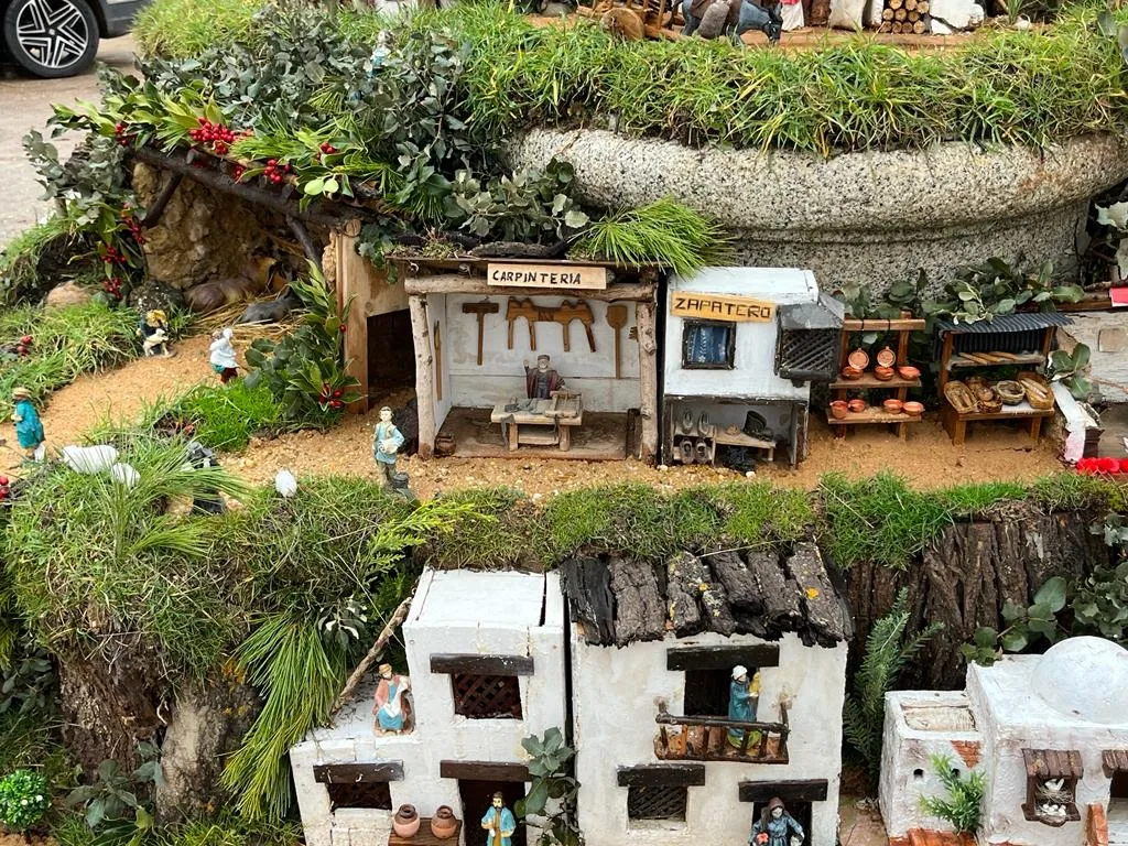 Imágenes del Belén y la comida popular. /CG