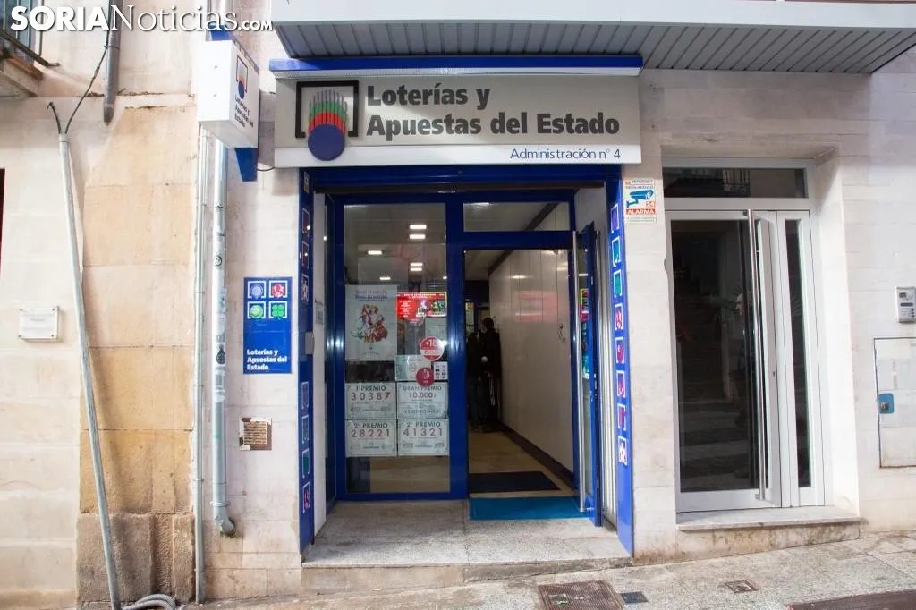 Gerentes de la adminsitración nº4 que ha vendido El Gordo. /María Ferrer