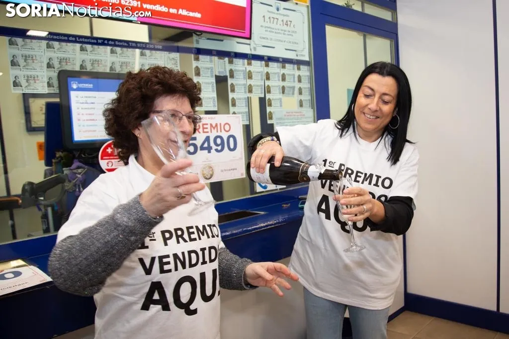 Gerentes de la adminsitración nº4 que ha vendido El Gordo. /María Ferrer
