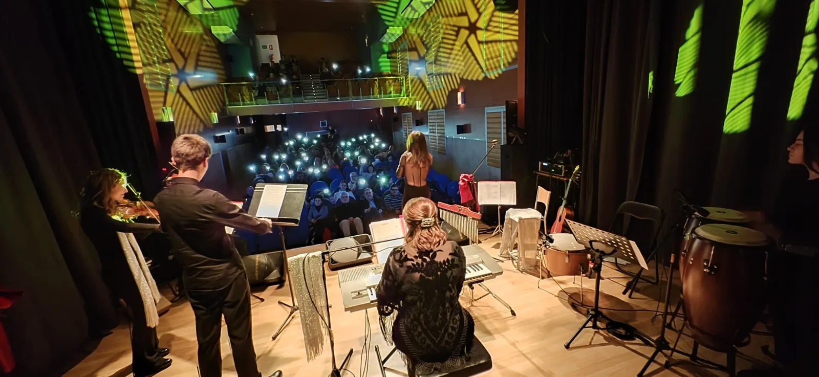 Foto 2 - El d&uacute;o Sarayana llena el teatro San Agust&iacute;n de El Burgo de Osma