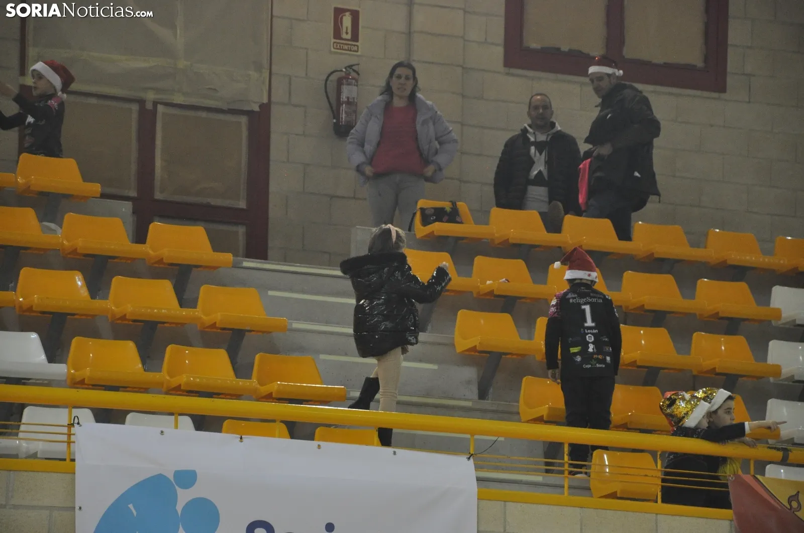 Lluvia de peluches Sporting Santo Domingo. /SN