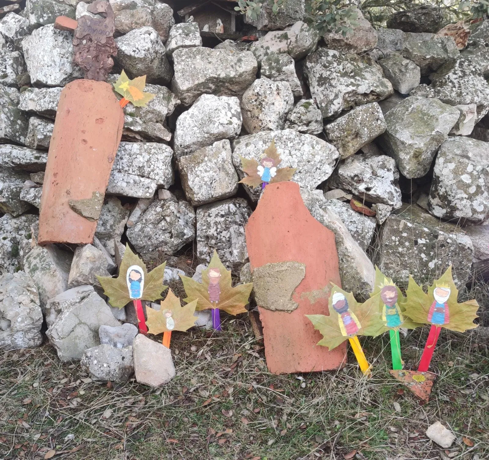 Foto 2 - Un centenar de personas, en la colocaci&oacute;n del bel&eacute;n en Santa Ana