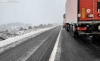 Foto 1 - La nieve impide el paso de camiones y articulados en el puerto de Oncala
