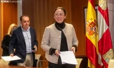 Firma del convenio de vialidad invernal entre Junta y Diputación. /Julián García