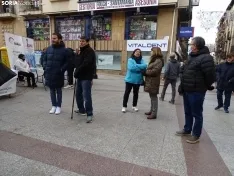 Una imagen de la concentración para la lectura del manifiesto y mesas informativas. /SN