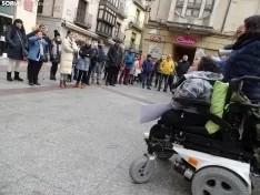 Una imagen de la concentración para la lectura del manifiesto y mesas informativas. /SN
