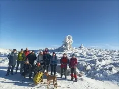 Foto 3 - Cientos de personas, en una subida al Urbi&oacute;n fr&iacute;a y luminosa