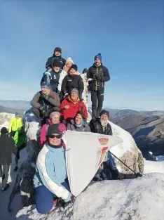 Foto 4 - Cientos de personas, en una subida al Urbi&oacute;n fr&iacute;a y luminosa