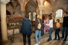 Refugiados ucranianos en El Burgo de Osma en su visita a la catedral. /María Ferrer