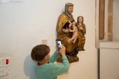 Refugiados ucranianos en El Burgo de Osma en su visita a la catedral. /María Ferrer