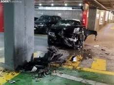 Foto 3 - Im&aacute;genes: aparatoso accidente en un c&eacute;ntrico parking de Soria