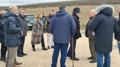 Gonzalo Santonja Gómez, consejero de Cultura, Turismo y Deporte de la Junta de Castilla y León a Ambrona. /SN