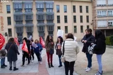Concentración de UGT frente a la Diputación por el convenio de limpieza. /SN