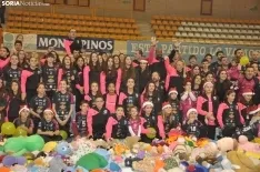 Lluvia de peluches Sporting Santo Domingo. /SN