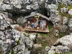 Foto 3 - El bel&eacute;n ya est&aacute; colocado en el Pico de San Cristobal de San Leonardo
